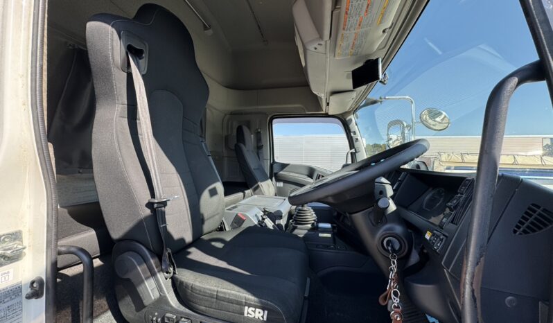 
								ギガ　ウイング　白 full									