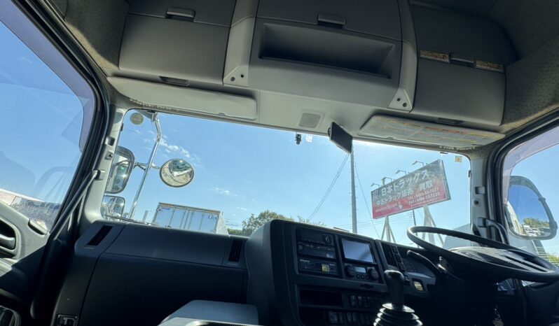 
								ギガ　ウイング　白 full									