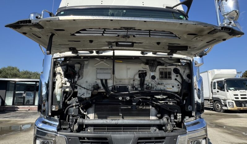 
								ギガ　ウイング　白 full									