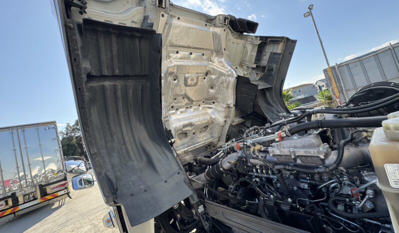 
								ギガ　ウイング　白 full									