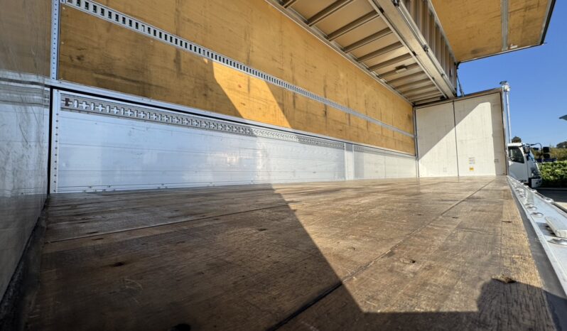 
								ギガ　ウイング　白 full									