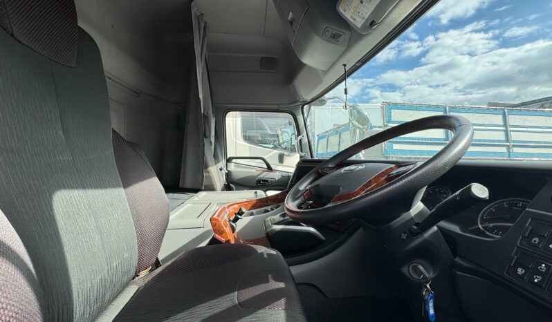 
								クオン　キャビン＆シャーシ full									