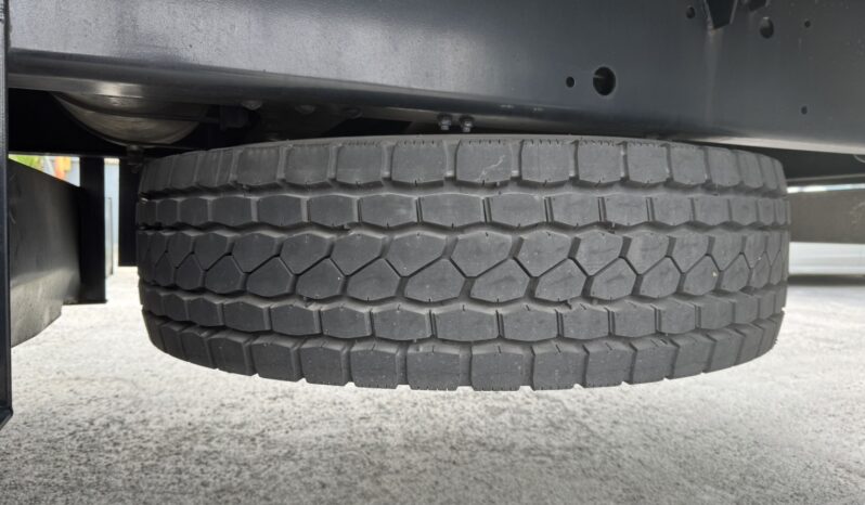 
								ギガ　平ボディー full									