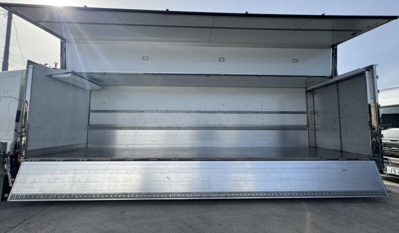 
								いすゞ　ギガ　冷凍ウイング full									