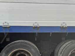 
										三菱　12ｔ　平ボディ　スタンション・D環金具付き full									