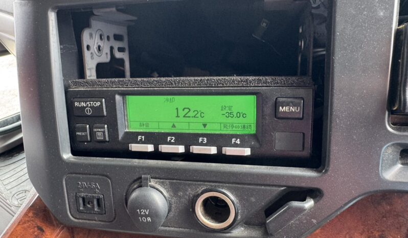 
								UDトラックス 10t超 ウィング 令和2年式 走行840000Km full									