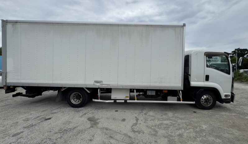 
								いすゞ 4t バン 平成28年式 走行810000Km full									