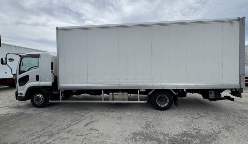
								いすゞ 4t バン 平成28年式 走行810000Km full									